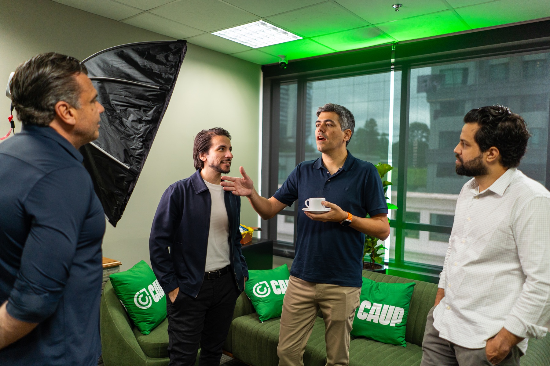 Mentores da Capital Upgrade em gravação de conteúdo