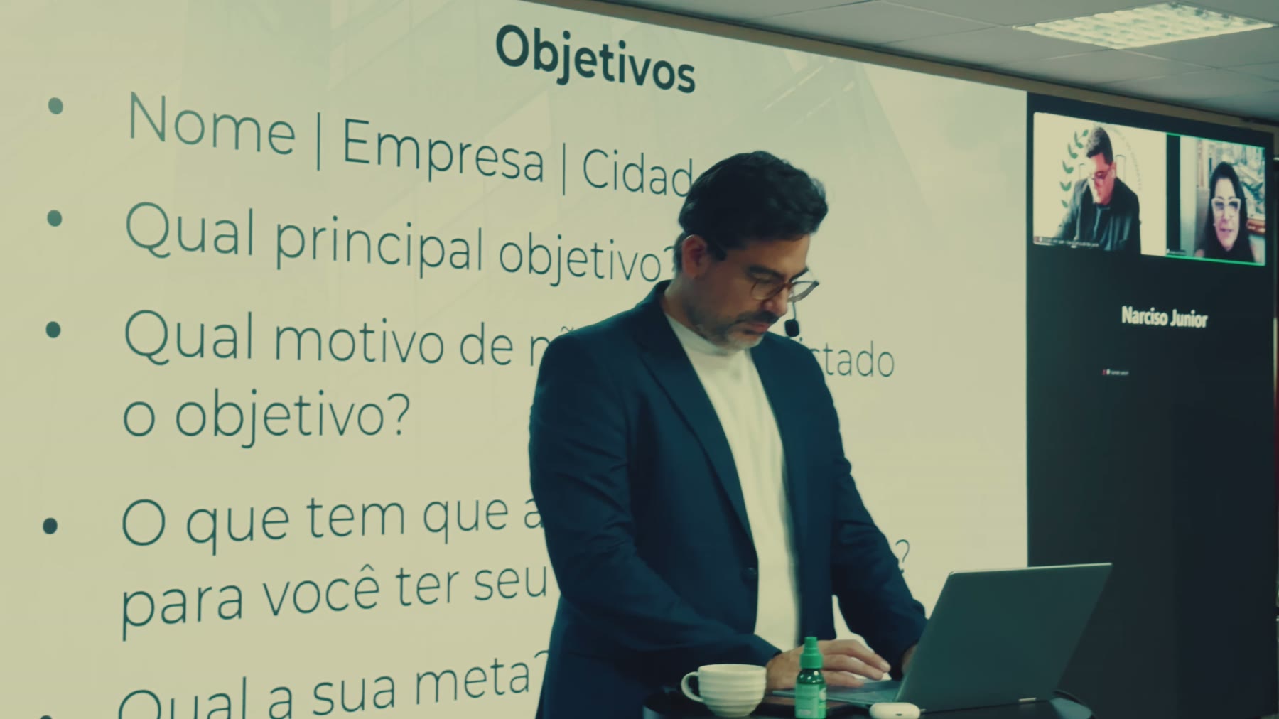 Paulo Vitor Porto apresentando os objetivos da Academia Financeira